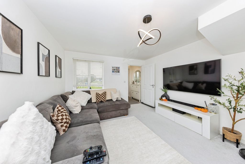 Property photo 3 of 19 Pbox-Img.Jpg