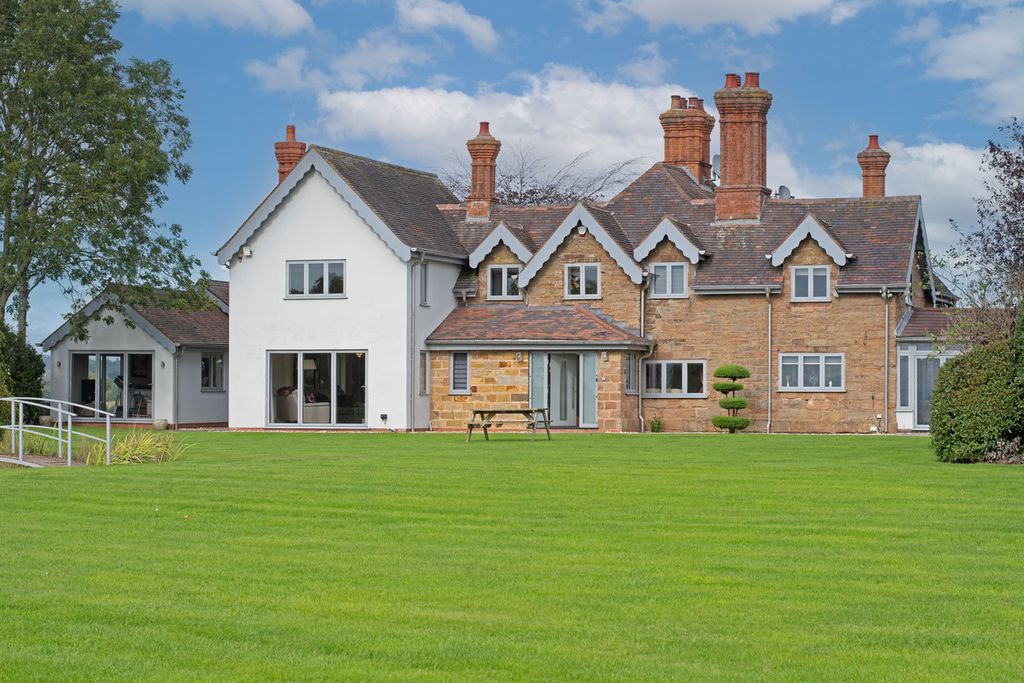 Property photo 1 of 50