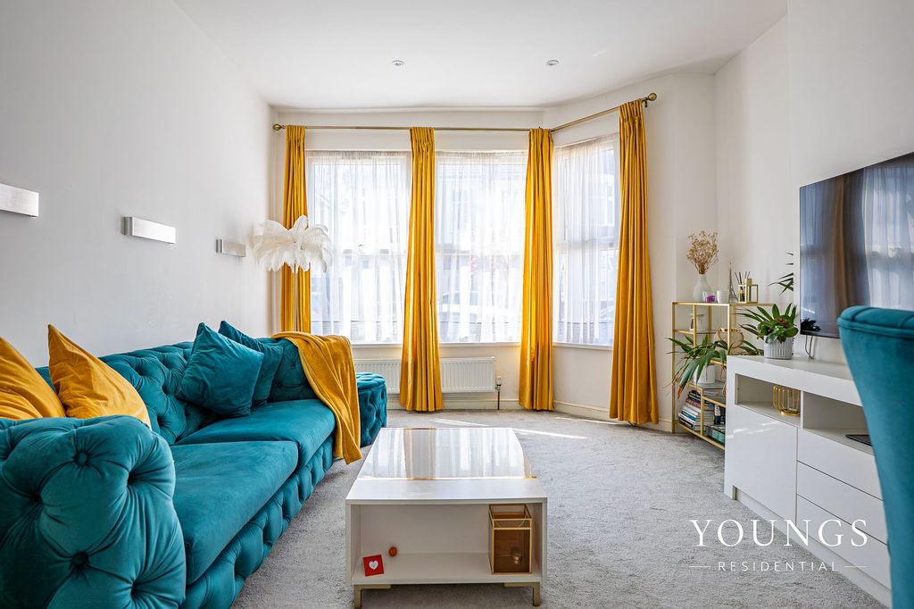 Property photo 3 of 28