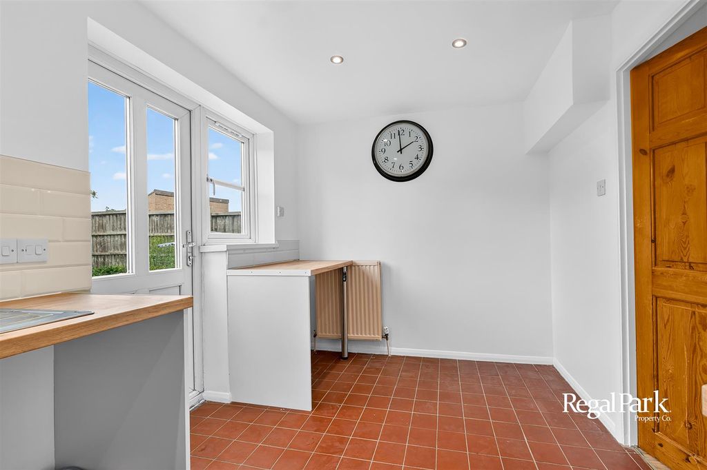 Property photo 3 of 19 Kitchen