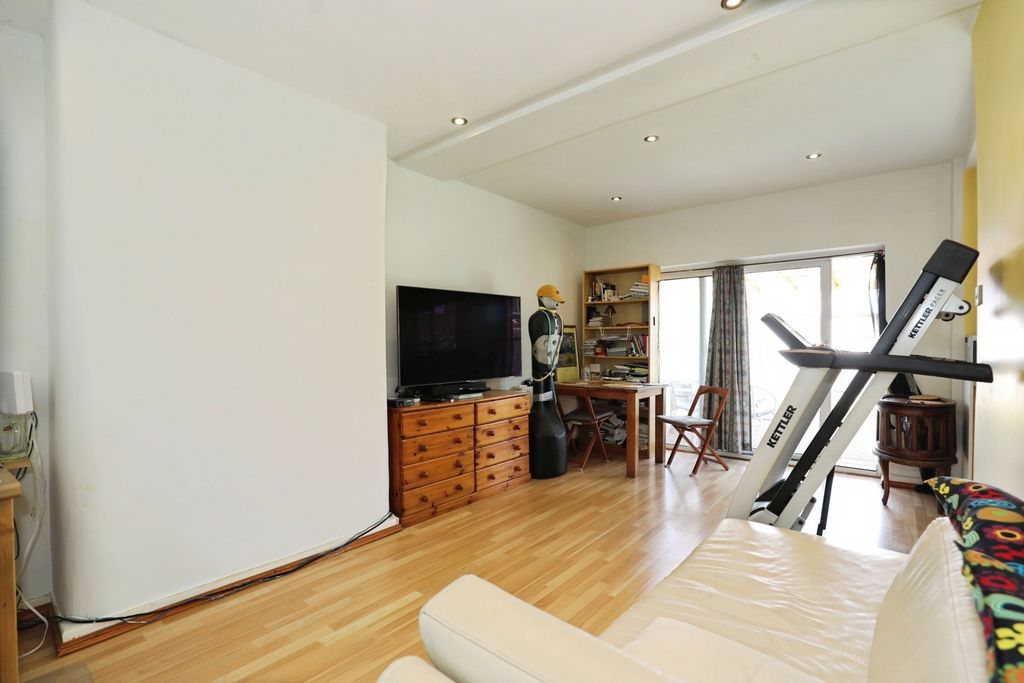 Property photo 3 of 24 Pbox-Img.Jpg