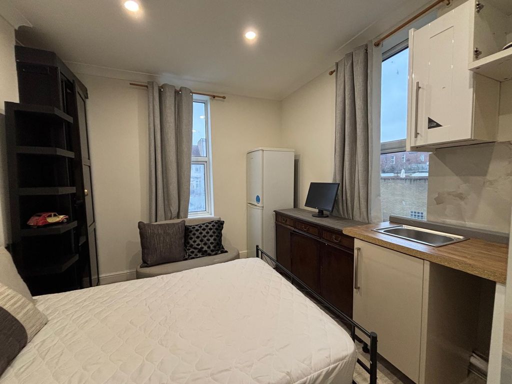 Property photo 3 of 4