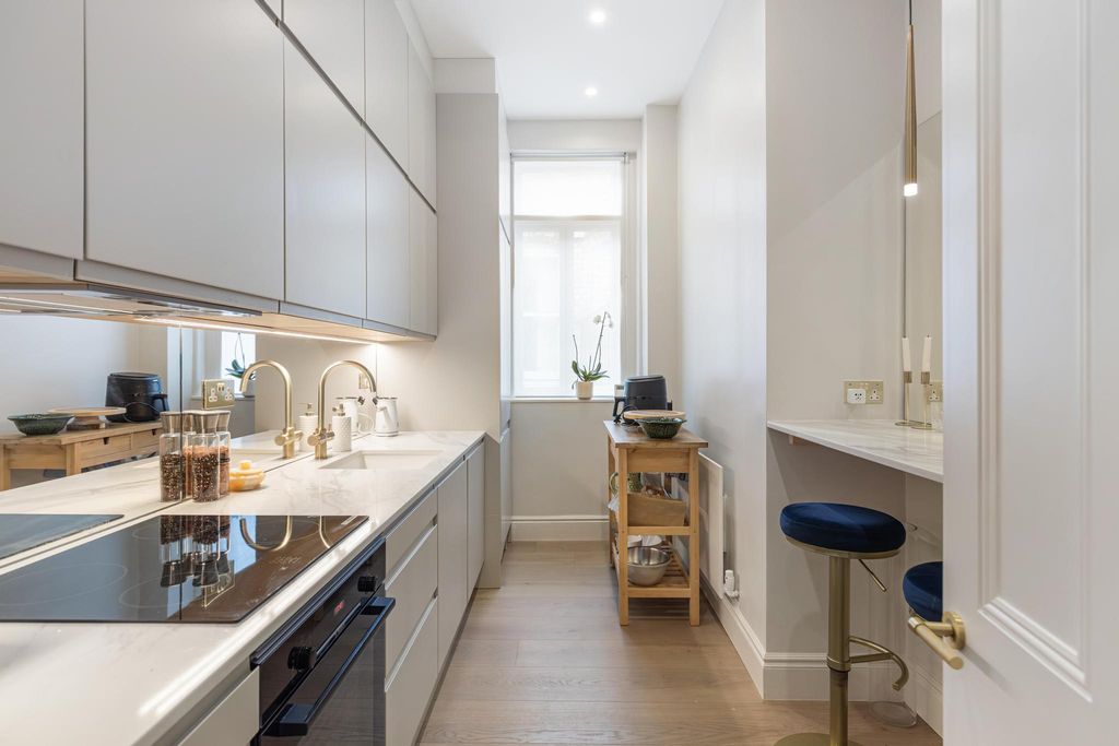 Property photo 3 of 18 Image