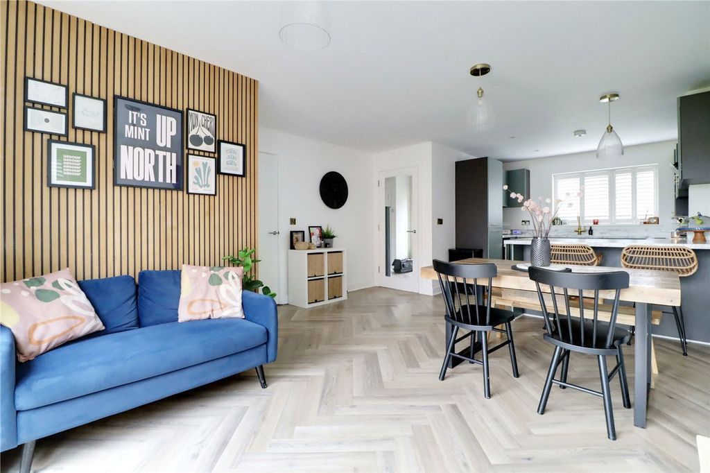 Property photo 2 of 29 Picture No. 19