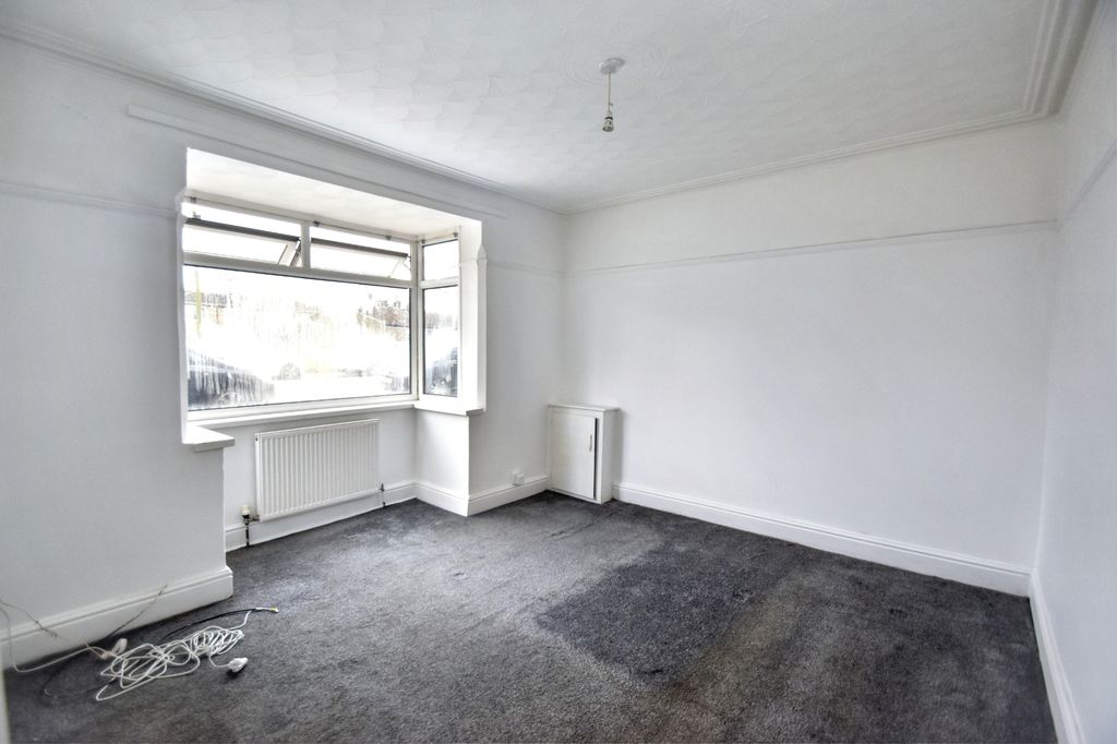 Property photo 2 of 15 Lounge