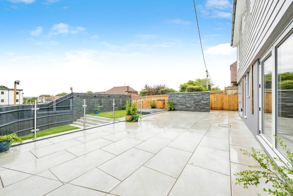 Property photo 3 of 37