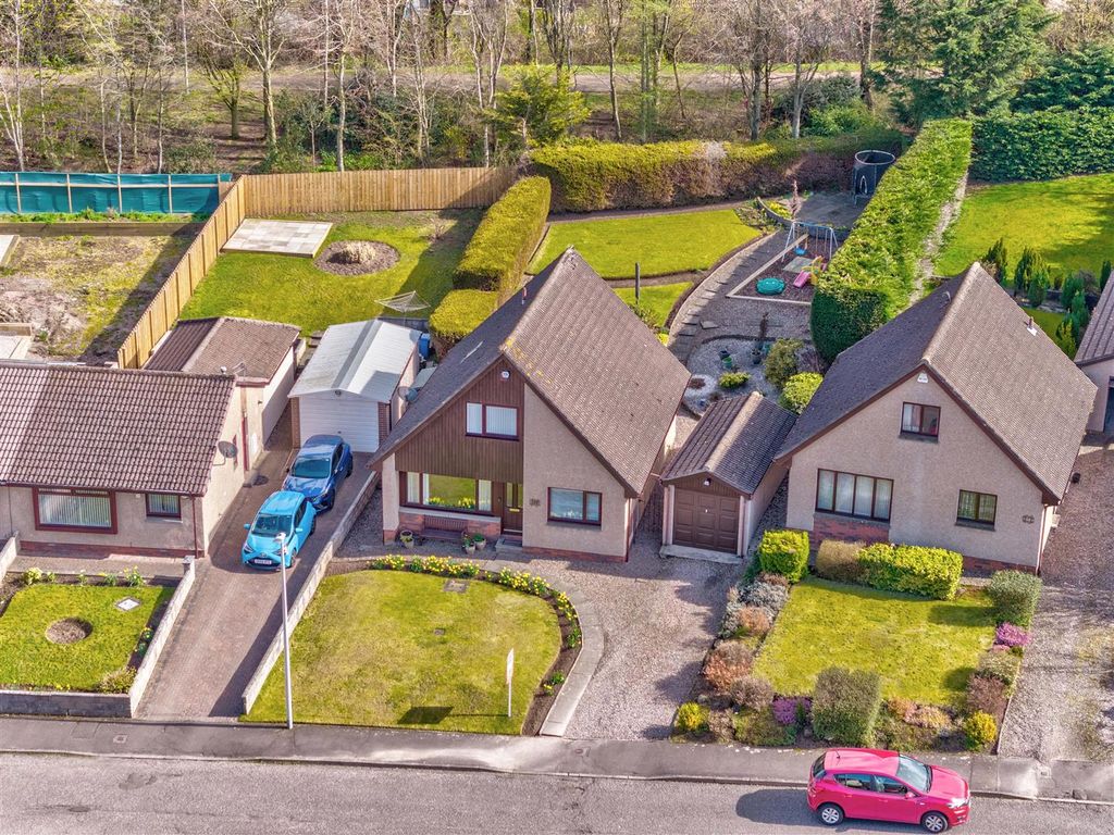 Property photo 3 of 24 8 Inchcolm Drive Bf-21.Jpg