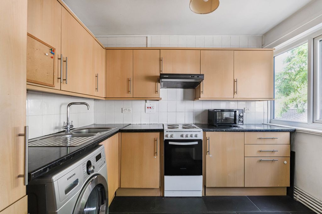 Property photo 3 of 17 Kitchen