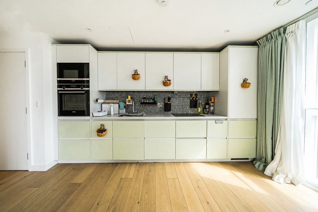 Property photo 2 of 16 1446121-11-69E77d...