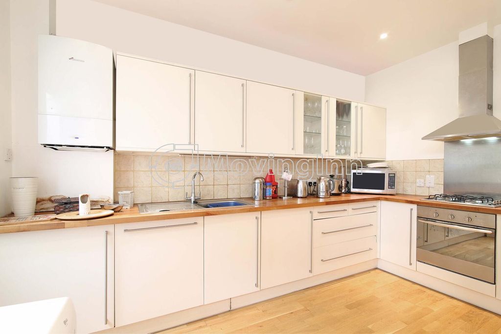 Property photo 2 of 5 Kitchen