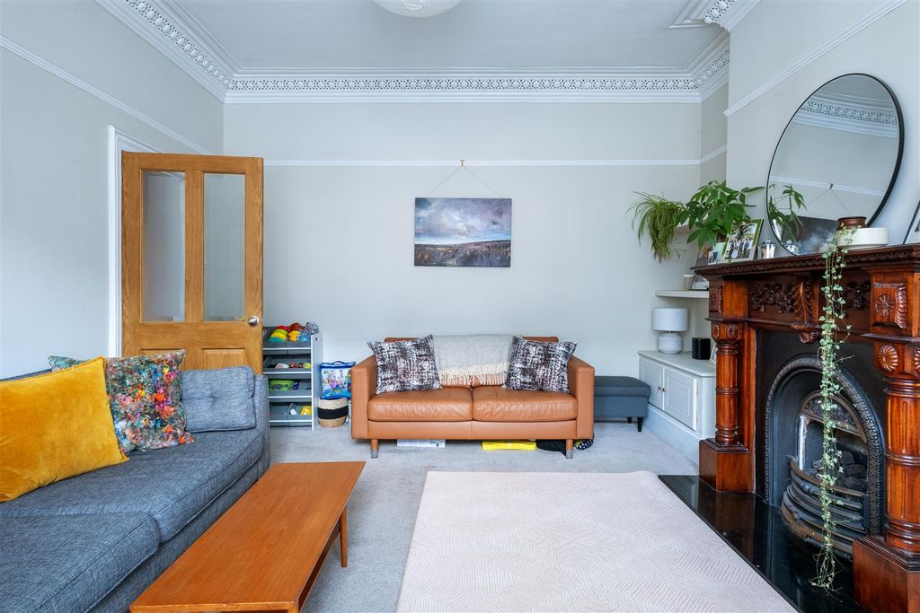 Property photo 3 of 23 23 Balmoral Terr-3.Jpg