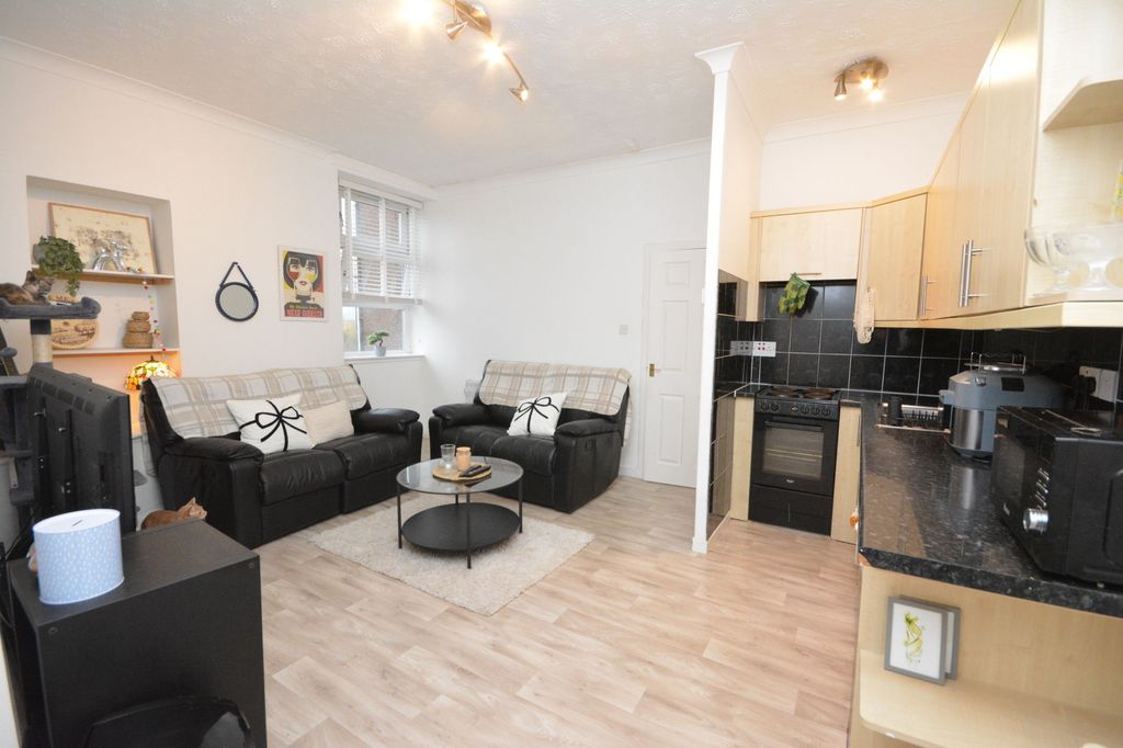 Property photo 2 of 8