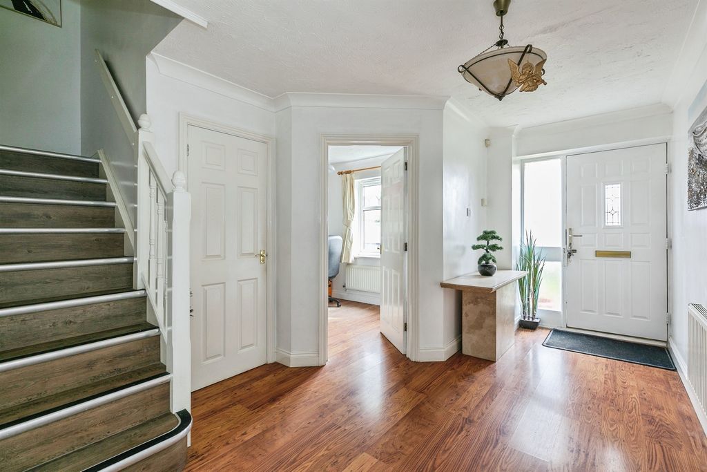 Property photo 2 of 17