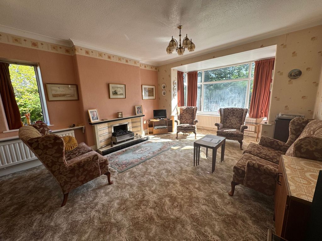 Property photo 2 of 12 Lounge