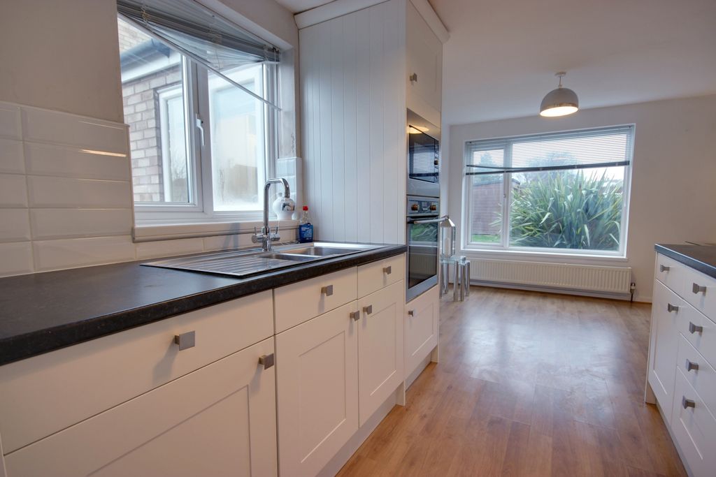 Property photo 3 of 20 1 Kit Din D