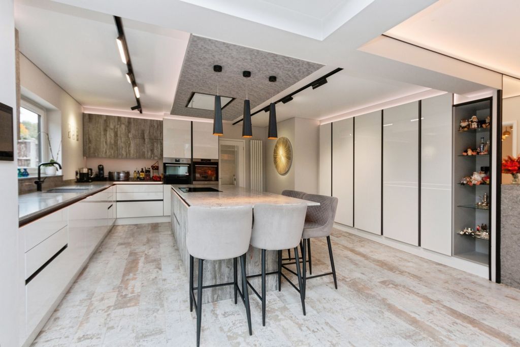 Property photo 2 of 24 Photo