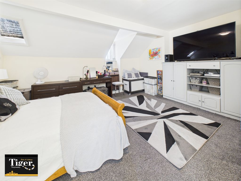 Property photo 1 of 18 Cam02176G0-Pr0582-Still011