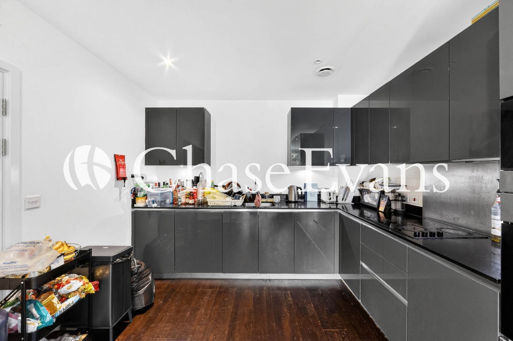 Property photo 2 of 18 Kitchen