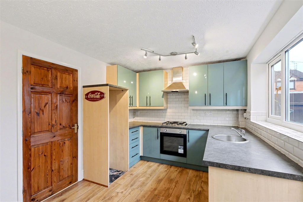 Property photo 3 of 11 Kitchen (1).Jpeg