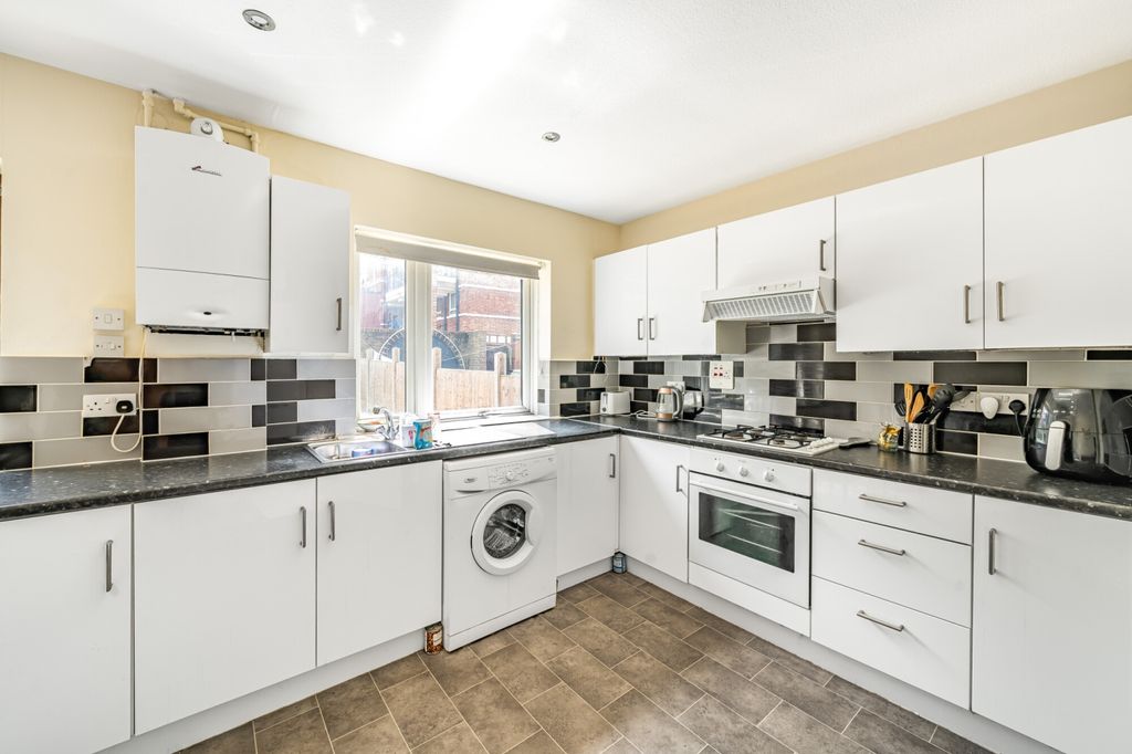 Property photo 2 of 19 Kitchen