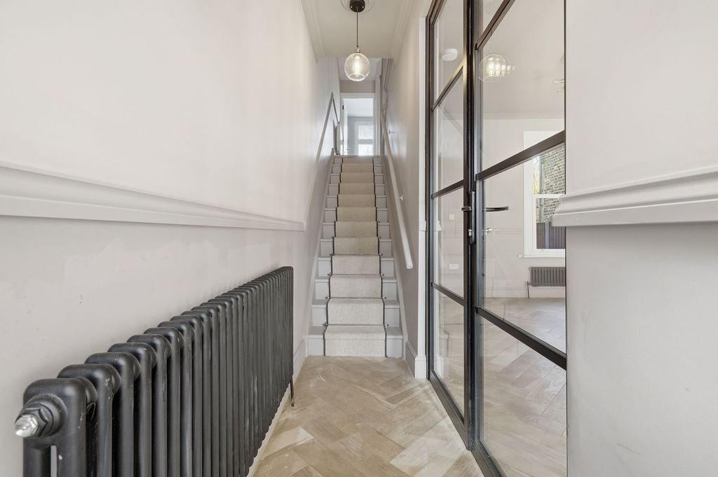 Property photo 3 of 44