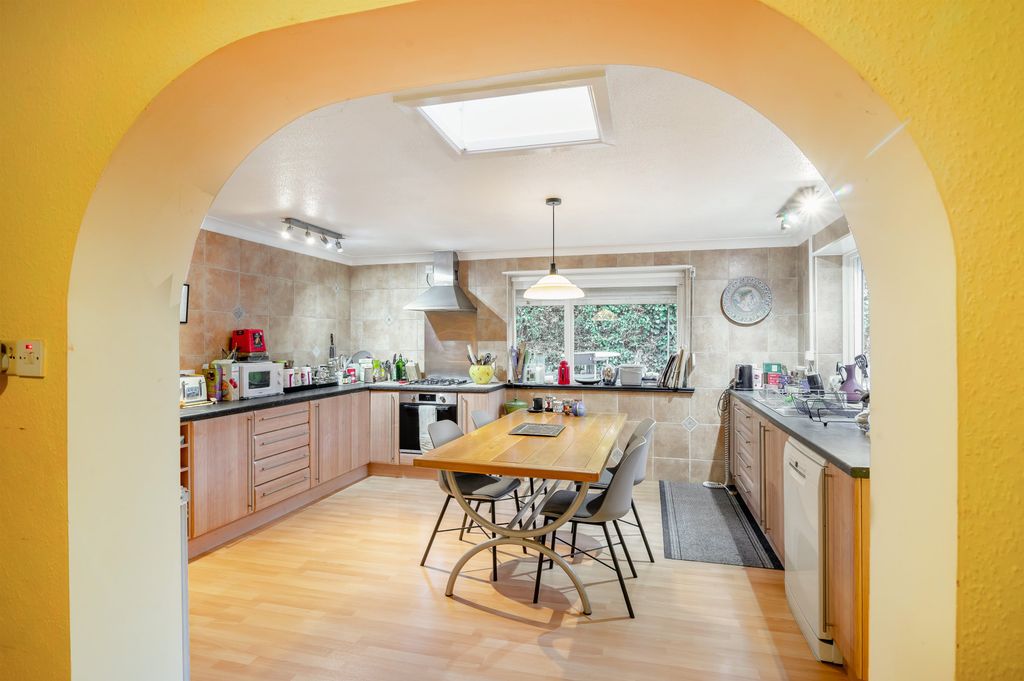 Property photo 2 of 34