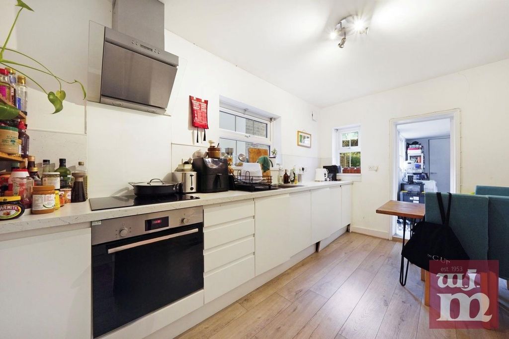 Property photo 2 of 12 Kitchen