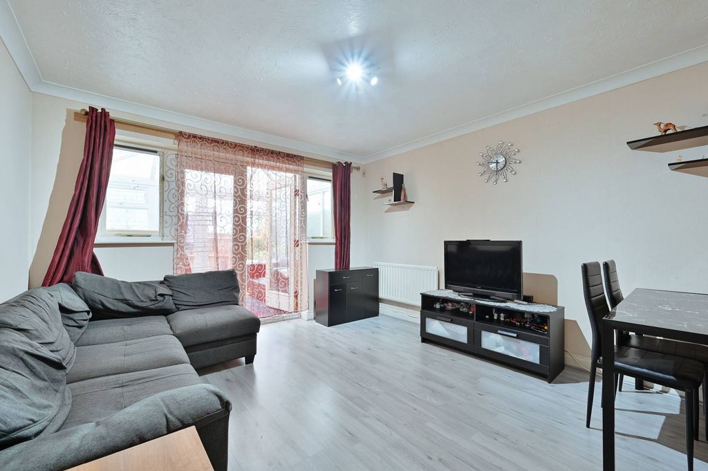 Property photo 2 of 12