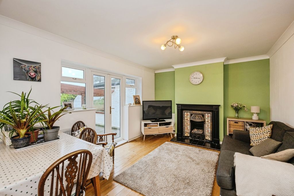 Property photo 3 of 17 Photo