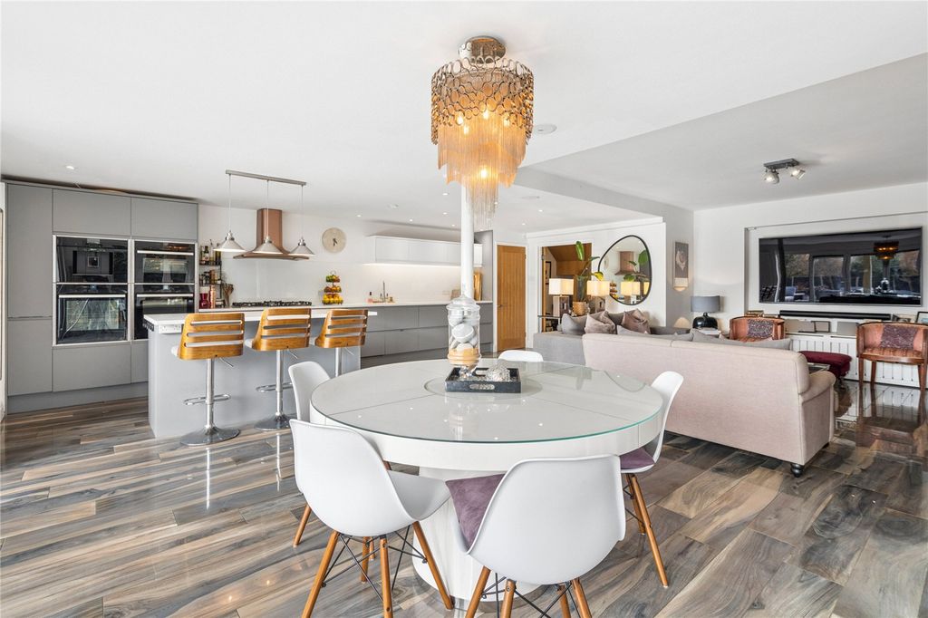 Property photo 2 of 33 Dining Area