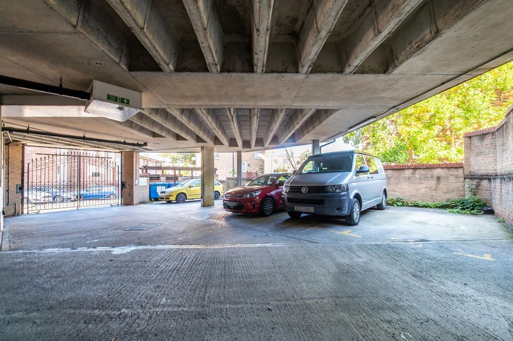 Property photo 3 of 3 Parking