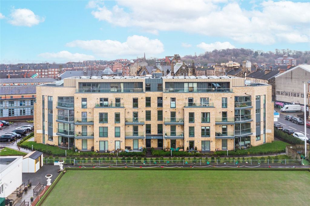 Property photo 1 of 18 Waverley Park