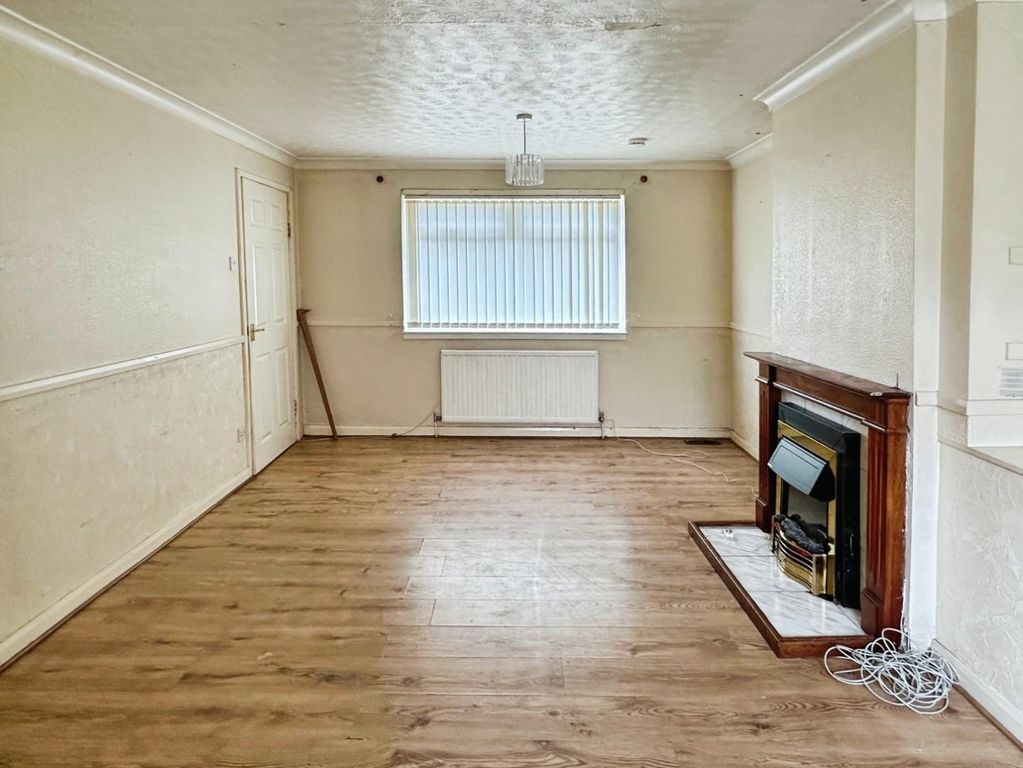 Property photo 3 of 21 Living/Dining Room