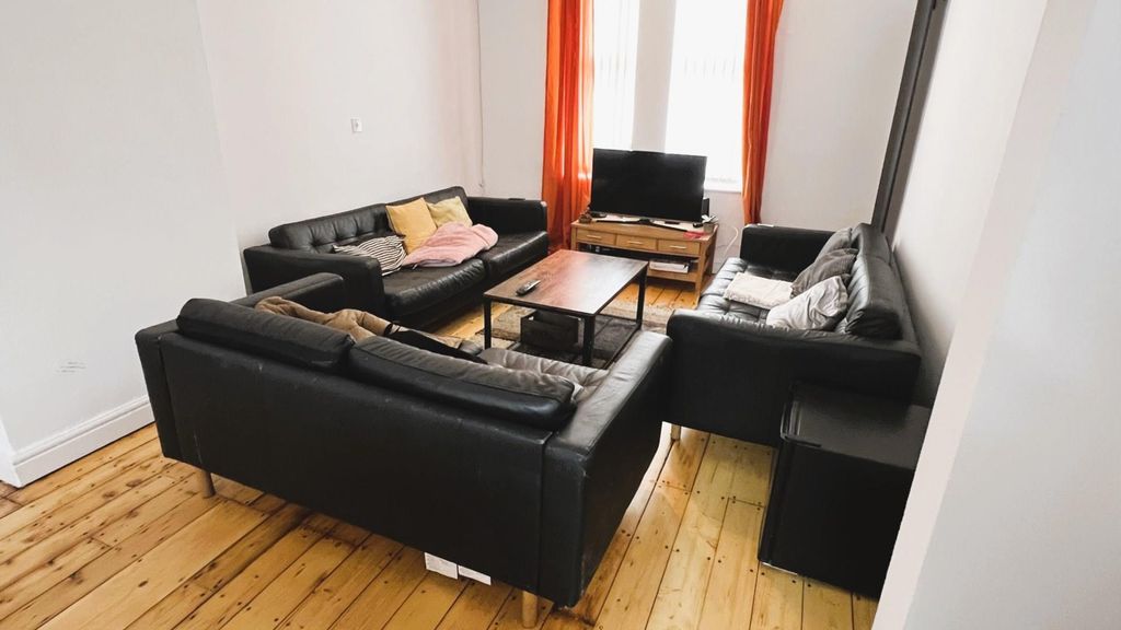 Property photo 2 of 24