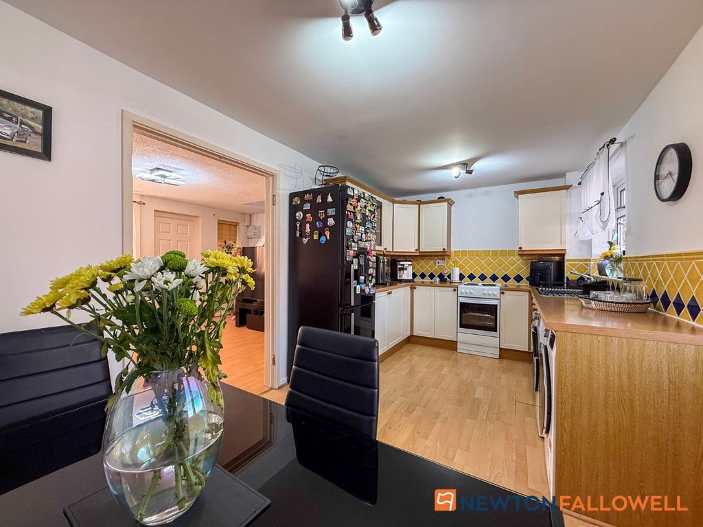 Property photo 2 of 17 Dining Kitchen