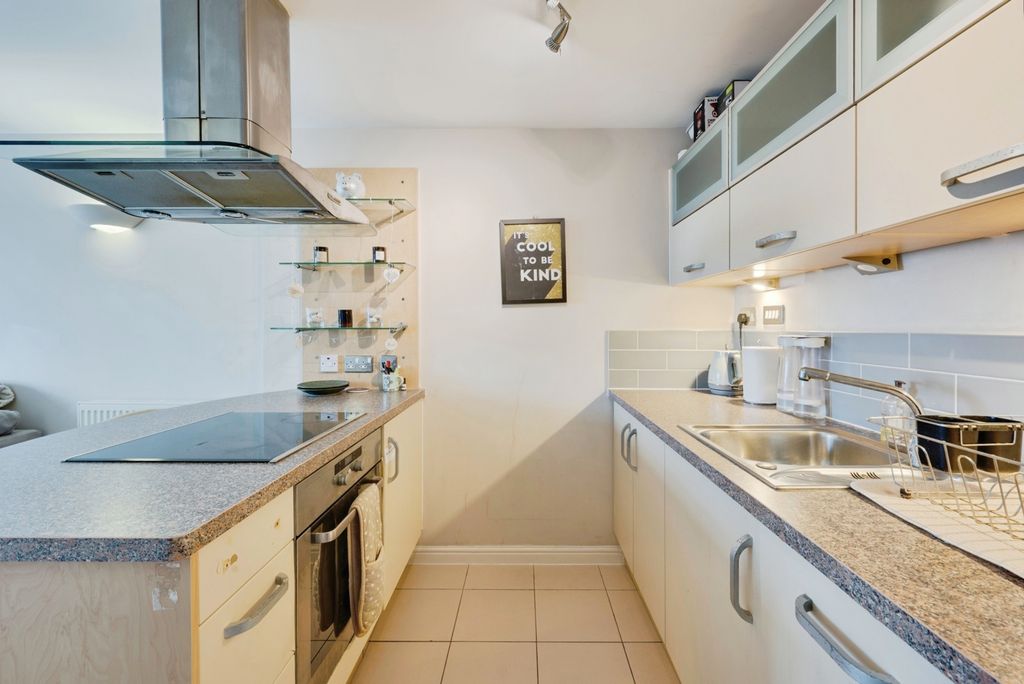 Property photo 1 of 11 Pbox-Img.Jpg