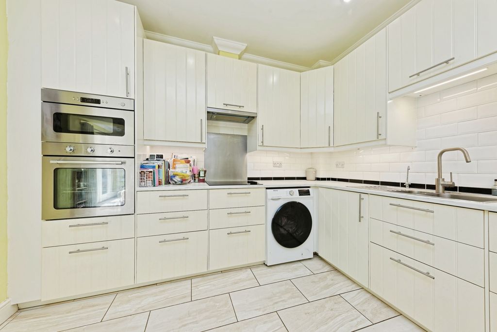 Property photo 2 of 17 Photo