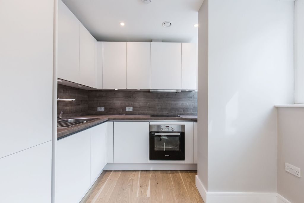 Property photo 1 of 10 Kitchen
