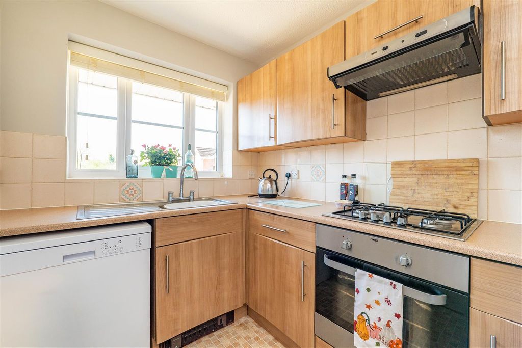 Property photo 3 of 28 Kitchen