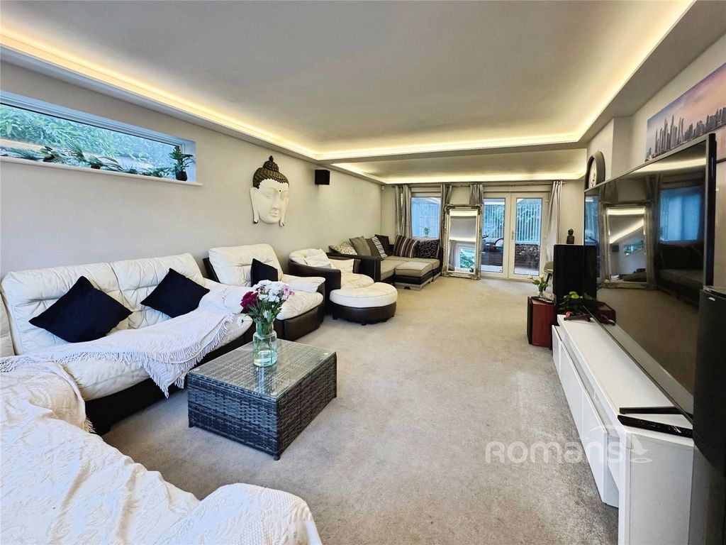 Property photo 2 of 22 Picture No. 35