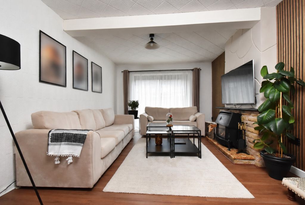 Property photo 3 of 22