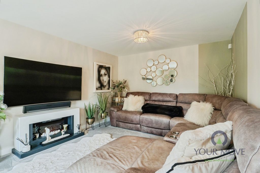 Property photo 2 of 22 Living Room