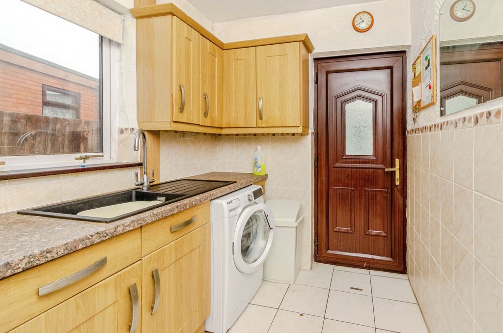 Property photo 1 of 20 Kitchen