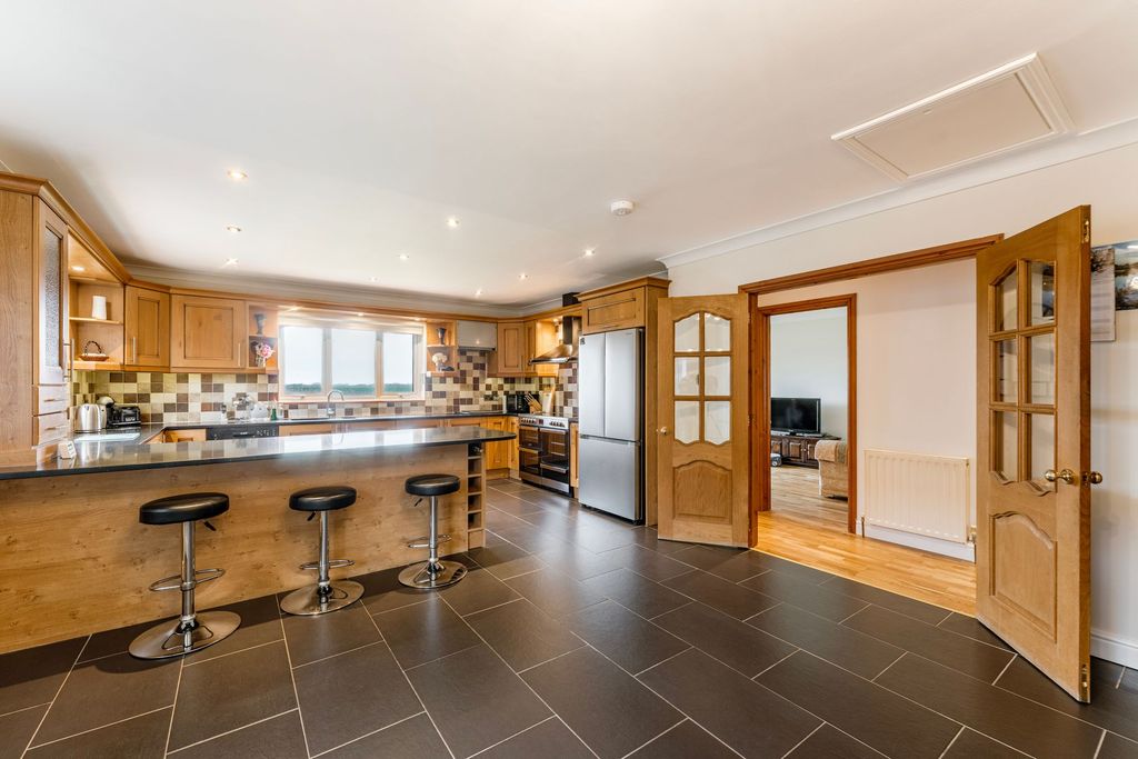 Property photo 3 of 24