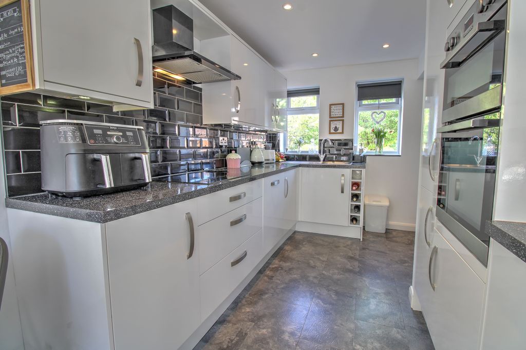Property photo 2 of 14 A5