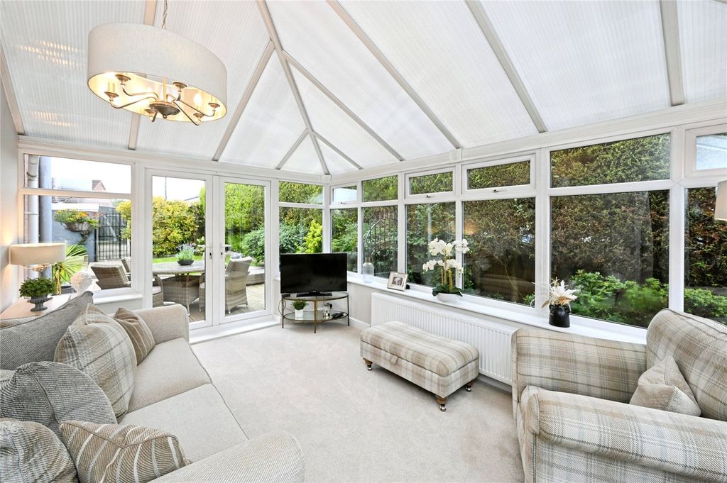 Property photo 3 of 23 Conservatory