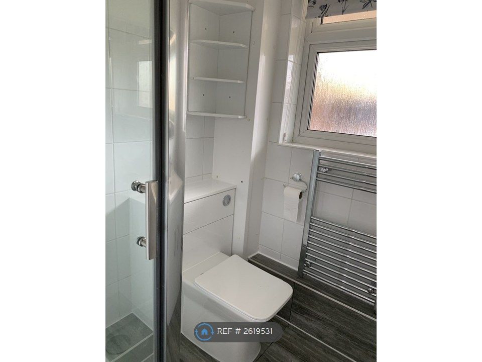 Property photo 2 of 10 Bathroom