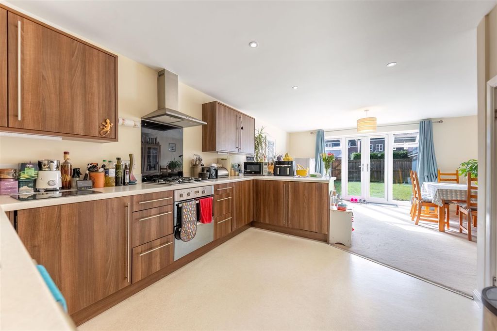 Property photo 2 of 11 Kitchen Diner