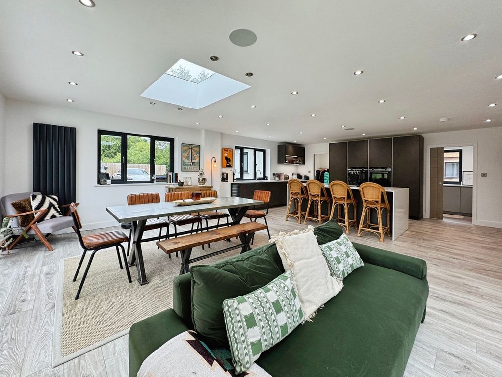 Property photo 1 of 27