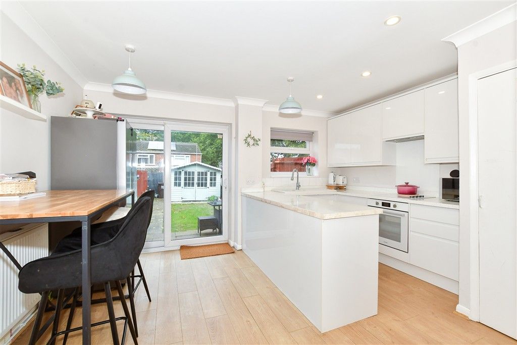 Property photo 3 of 14 Kitchen/ Dining Area